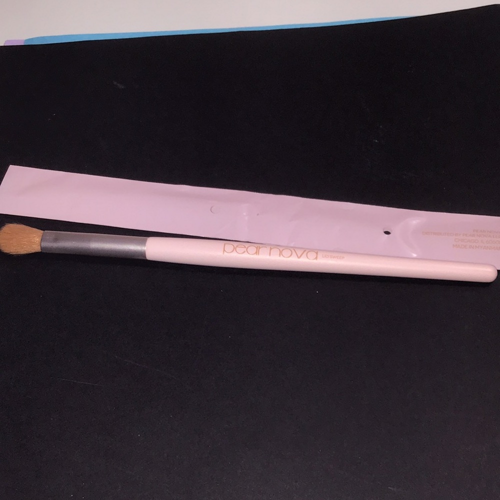 Pear Nova lid sweep Eyeshadow Brush NEW